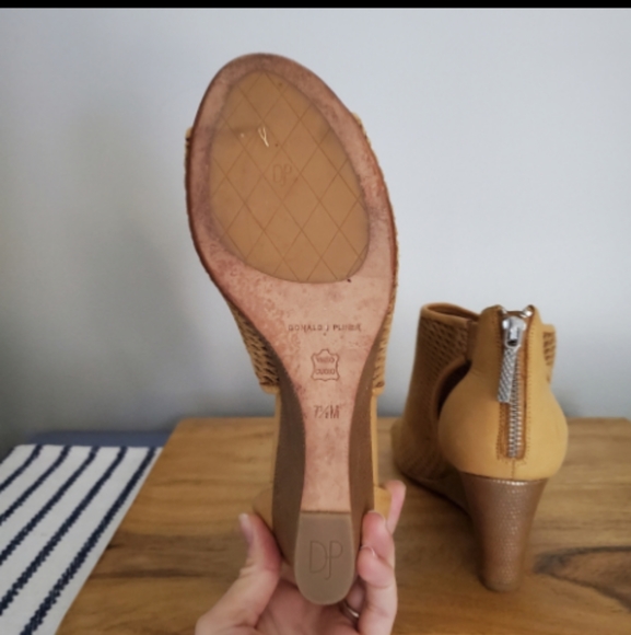 Donald J. Pliner Ankle Sanitized and Clean.  Next to New! Gorgeous Detailed Heel - Picture 4 of 6